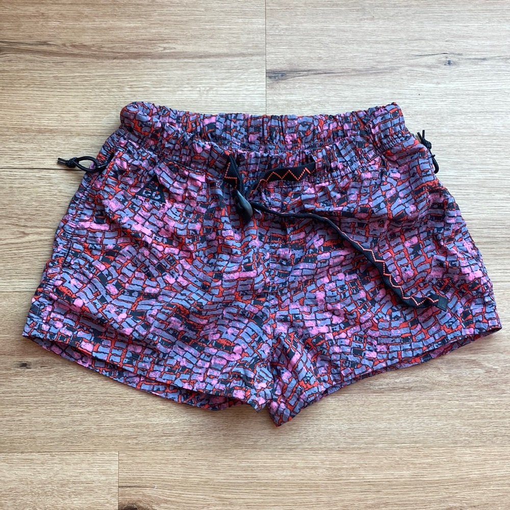 NIKE ACG Women’s shorts • Size XS